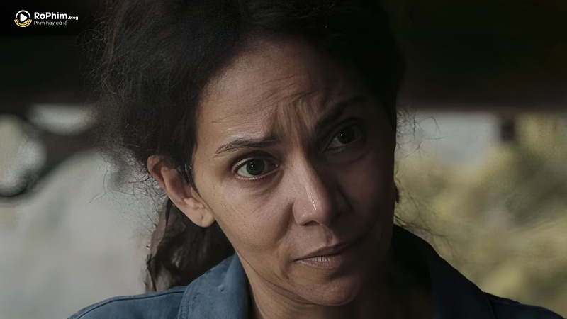 Halle Berry trong vai Người Mẹ (Momma)