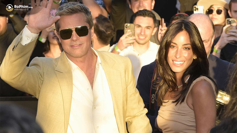 Mối quan hệ giữa Brad Pitt và bạn gái kém anh 30 tuổi