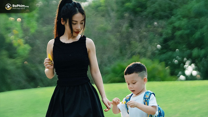 Hằng BingBoong cùng con trai trong cuộc sống thường ngày