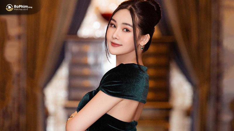 Nhan sắc thăng hạng của Lê Âu Ngân Anh hiện tại