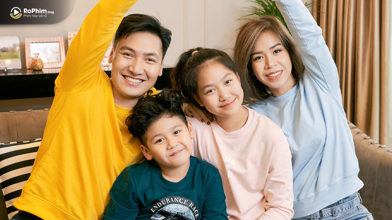 Mái ấm nhỏ bốn người của gia đình Mạnh Cường - Lan Phương