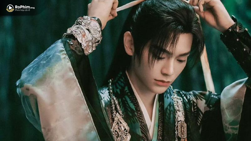Đinh Vũ Hề được nhận xét là diễn xuất “chỉnh dung” trong Vĩnh Dạ Tinh Hà