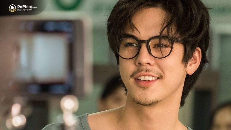 Peach Pachara trong vai Padchai - chàng thiếu gia với niềm đam mê mãnh liệt dành cho nghệ thuật