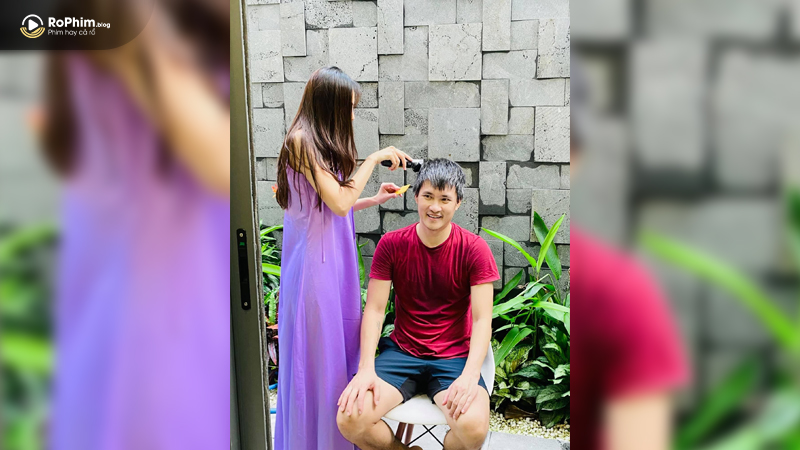Trang phục ngày thường của vợ chồng Thuỷ Tiên - Công Vinh tại nhà riêng