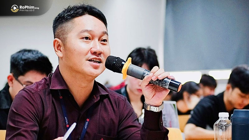 Thạc sĩ Lê Anh Tú cho rằng “không nên quá khắt khe với những nội dung nhạc chế”