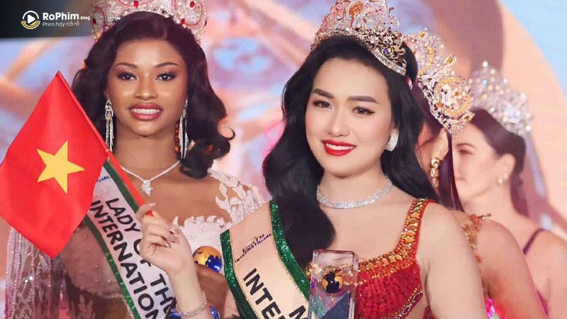 Đại diện Việt Nam - Vũ Thị Hoa đã xuất sắc đăng quang ngôi vị Hoa hậu Mrs Earth International 2024