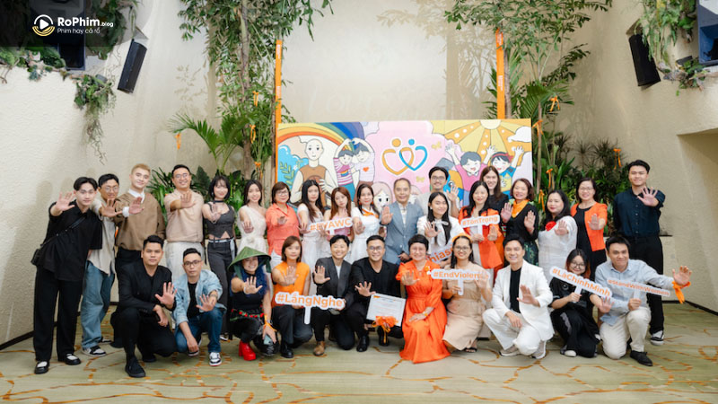 Các Nghệ sĩ và ekip sản xuất chuỗi 5 MV “Love Equal”