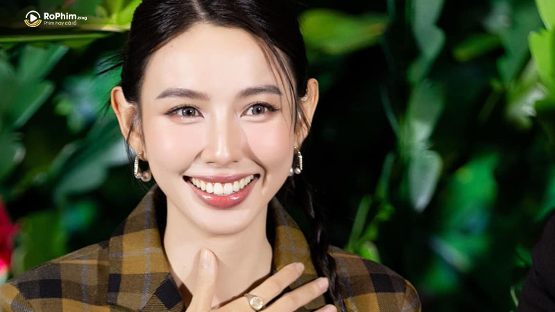 Nhan sắc của Thuỳ Tiên trong buổi họp báo ra mắt bộ phim điện ảnh mới