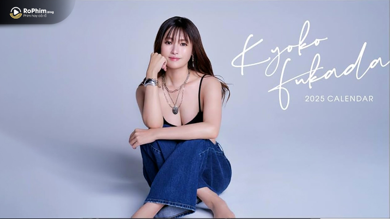 Fukada Kyoko chính thức đánh dấu sự trở lại của mình với bộ lịch 2025 