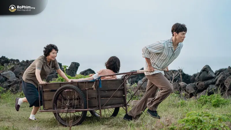 Bãi biển xanh ngắt và làng quê giản dị của Jeju, tái hiện sống động trong phim.