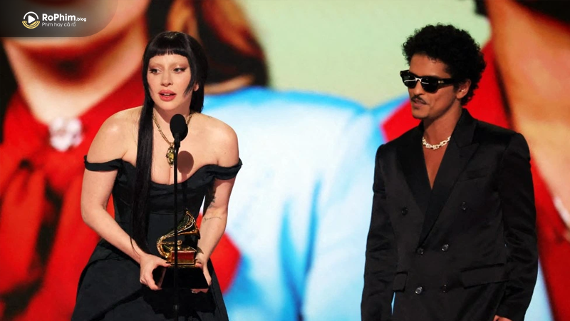 Lady Gaga tại Grammy 2025, chiến thắng cùng Bruno Mars và phát biểu gây chú ý về Trump