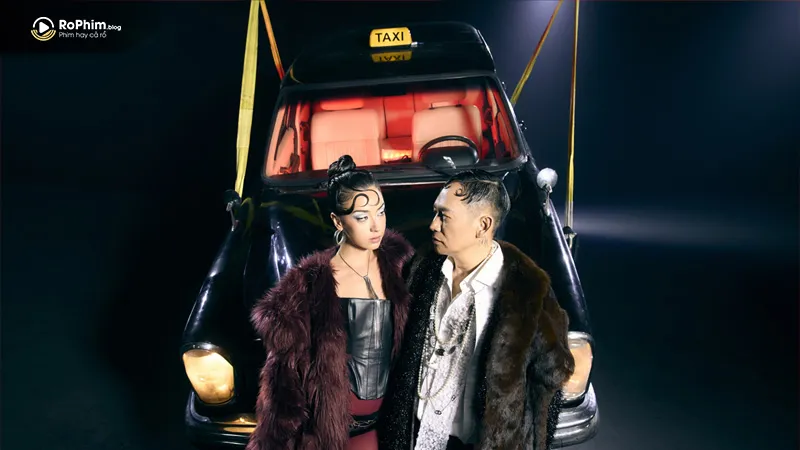 Sự kết hợp giữa giải trí và kịch tính tạo nên MV cuốn hút. Cú "plot twist"