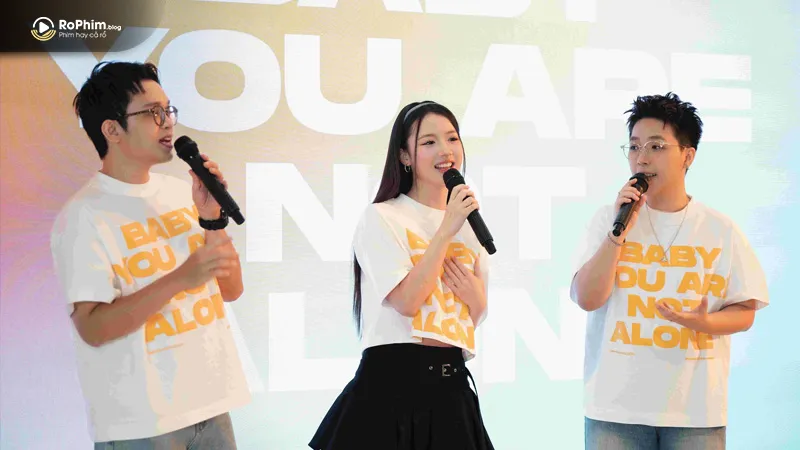 Kai Đinh đã mang đến một món quà âm nhạc đầy ý nghĩa mang tên "Baby you are not alone" (tạm dịch: "Bạn không hề cô đơn")