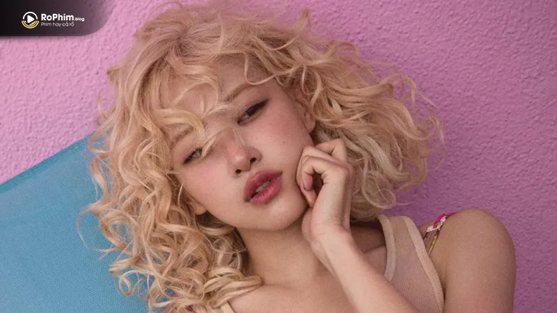 Là một trong những nghệ sĩ solo nữ K-Pop thành công nhất hiện nay, Rosé vẫn được kỳ vọng sẽ mang đến nhiều đột phá hơn về chiều sâu âm nhạc