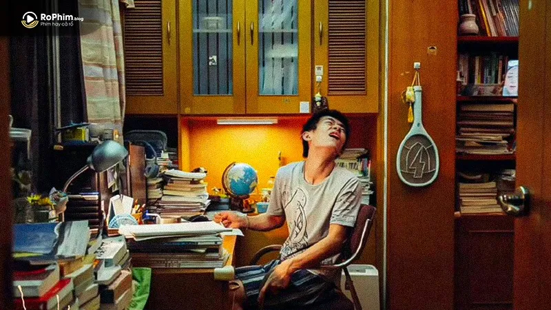 "Tôi nho nhỏ" kể về Lưu Xuân Hòa, chàng trai 20 tuổi mắc chứng bại não bẩm sinh, phải đối mặt với kỳ thị và khó khăn trong cuộc sống