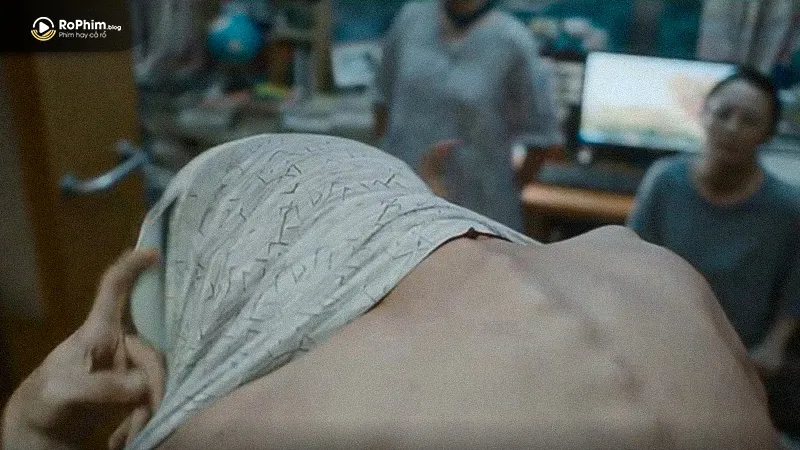 Dịch Dương Thiên Tỉ lột tả đau đớn, bất lực và khát khao sống trong phim "Tôi nho nhỏ".