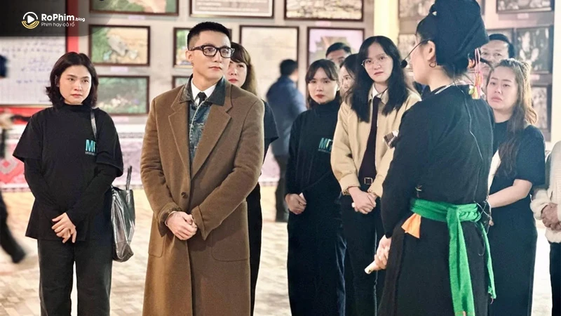 Ca sĩ Sơn Tùng M-TP cùng ê-kíp đã có chuyến thăm đầy ý nghĩa đến thôn Làng Nủ, huyện Bảo Yên, tỉnh Lào Cai