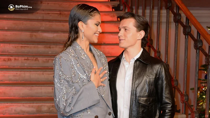 Zendaya được cho là đã được bạn trai cầu hôn cuối năm, chưa có phản hồi chính thức.